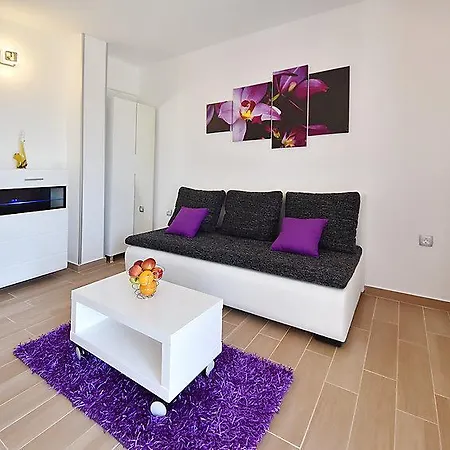Garden Apartment *