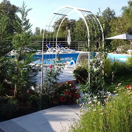 Garden דירה *