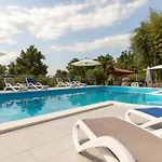 Garden Daire *