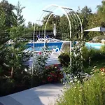 Garden Daire *